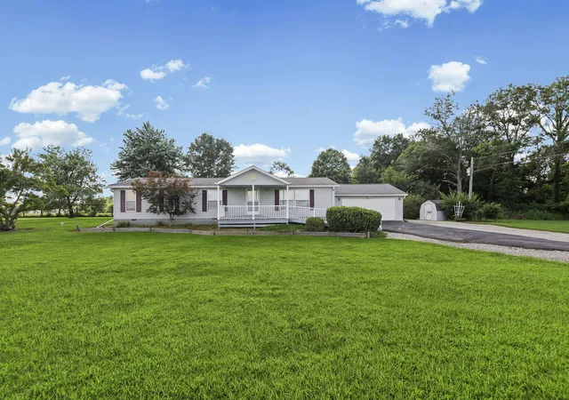 Photo 2 of Single family home for sale at 4581 Hotze Rd, Salem, IL 62881 | MLS# 12709110 | Listing updated on 2026-09-03
