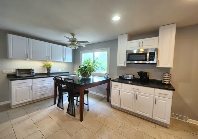 3rd image of 2412 Durness Ct, Crest Hill, IL 60403 | MLS# 12709121