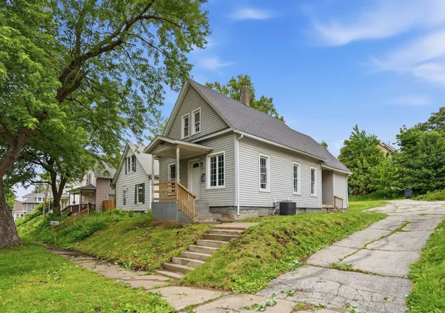 2nd image of 1621 14 1/2 St, Rock Island, IL 61201 | MLS# 12709131