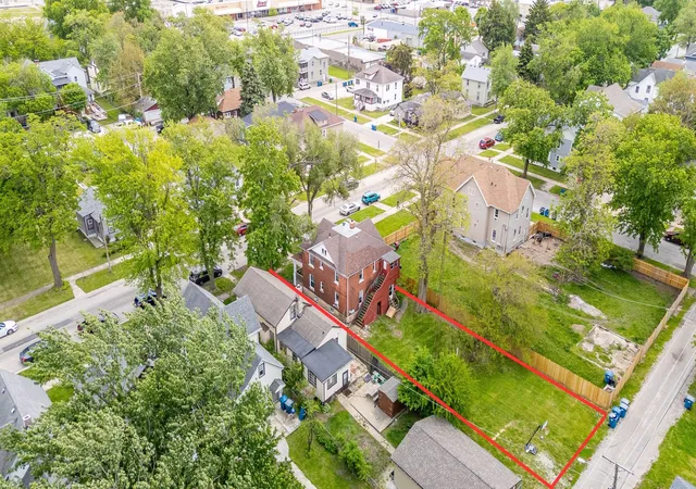 2nd image of 369 371 S 3rd Ave S, Kankakee, IL 60901 | MLS# 12709177