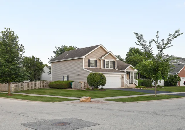 2nd image of 910 Carlyle Dr, New Lenox, IL 60451 | MLS# 12709189