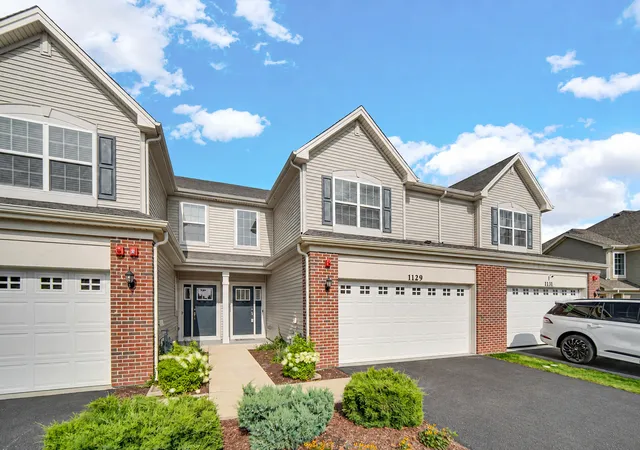 2nd image of 1129 Hawk Hollow Dr, Yorkville, IL 60560 | MLS# 12709206