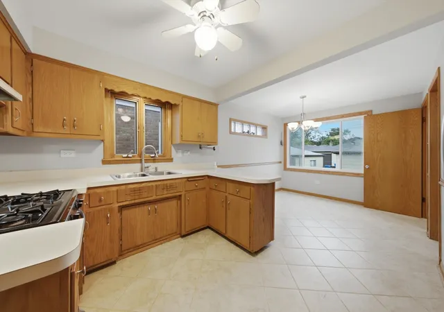 Photo 3 of Single family home for sale at 6055 W 64th Street, Chicago, IL 60638 | MLS# 12709231 | Listing updated on 2026-08-25