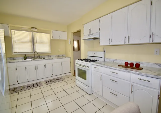 4th image of 1645 Jackson St, North Chicago, IL 60064 | MLS# 12709353