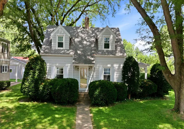 2nd image of 511 27th Ave, Moline, IL 61265 | MLS# 12709428
