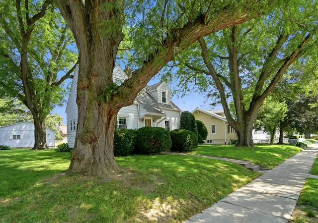 3rd image of 511 27Th Ave, Moline, IL 61265 | MLS# 12709428
