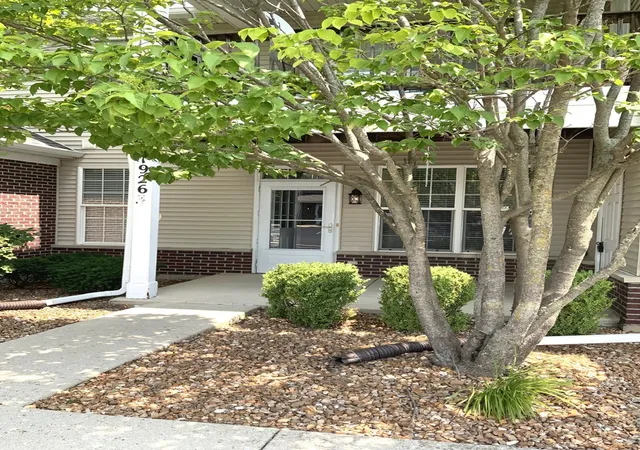 2nd image of 1926 Parkside Dr, Shorewood, IL 60404