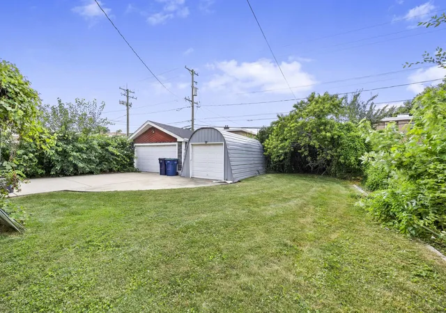 11th image of 9316 S Harding Ave, Evergreen Park, IL 60805 | MLS# 12709632