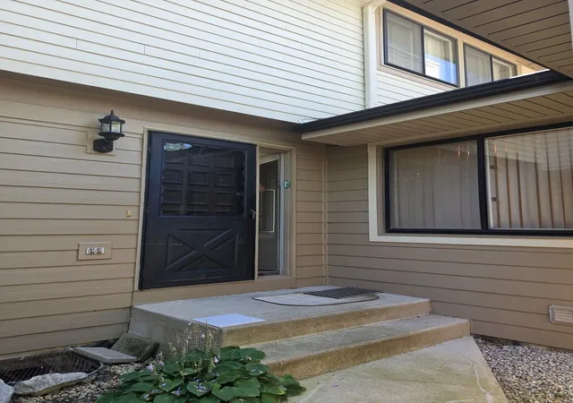 3rd image of 703 Mallard Ln, Deerfield, IL 60015 | MLS# 12709679