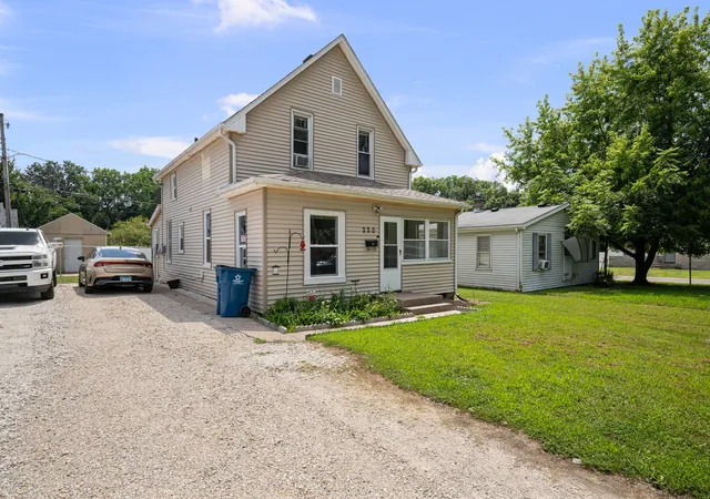 2nd image of 220 30th Ave, East Moline, IL 61244 | MLS# 12709830