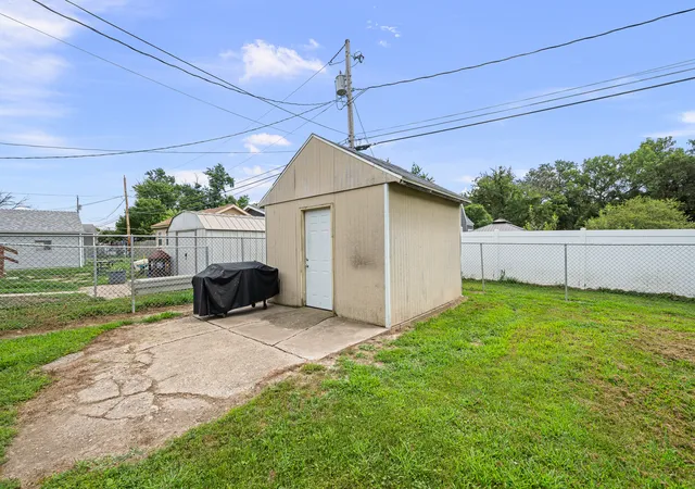 33rd image of 220 30th Ave, East Moline, IL 61244 | MLS# 12709830