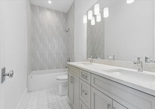 2nd image of 3820 N Damen Ave, Chicago, IL 60618