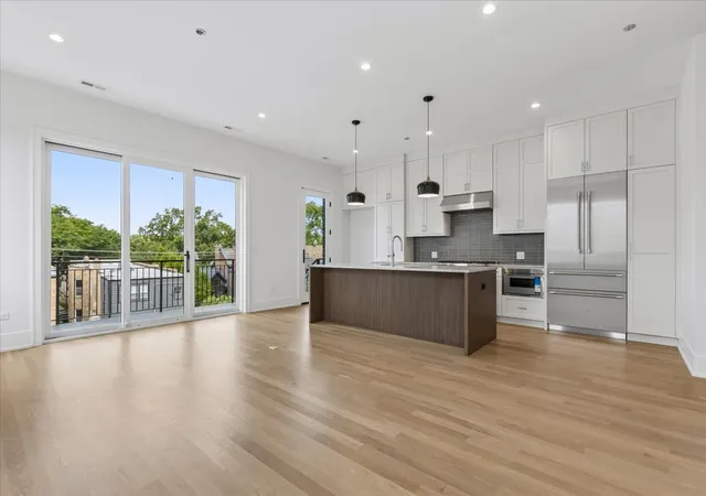 3rd image of 3820 N Damen Ave, Chicago, IL 60618