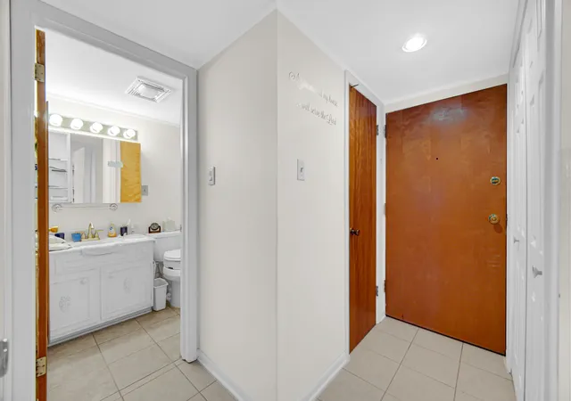2nd image of 940 Holbrook Rd #6A, Homewood, IL 60430 | MLS# 12709975