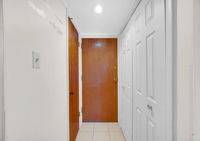 3rd image of 940 Holbrook Rd #6A, Homewood, IL 60430 | MLS# 12709975