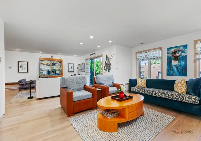Listing Photo 4 - Condo for sale in building located at 1000 Deerfield Rd, Highland Park, IL 60035 - Unit #303