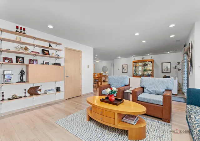 Listing Photo 5 - Condo for sale in building located at 1000 Deerfield Rd, Highland Park, IL 60035 - Unit #303