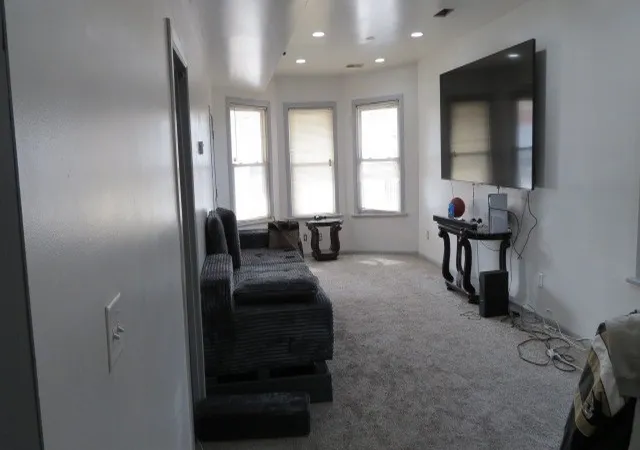 Listing Photo 4 - Condo for sale in building located at 1517 N Laramie Ave, Chicago, IL 60651