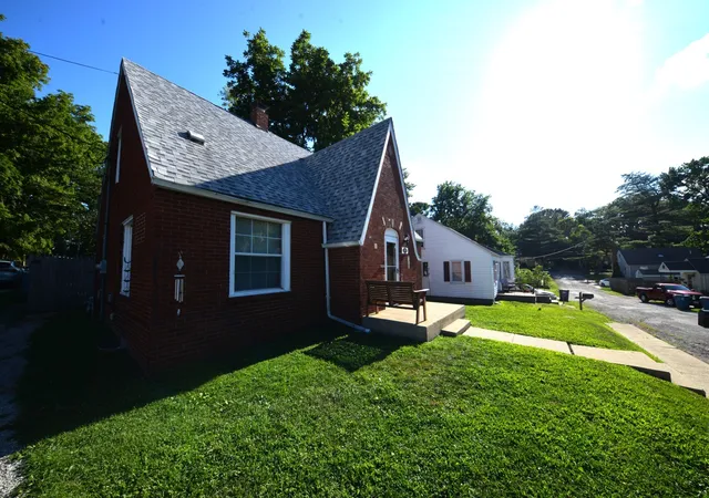 Photo 2 of Single family home for sale at 1501 Viola Ave, Mount Vernon, IL 62864 | MLS# 12710148 | Listing updated on 2026-08-27