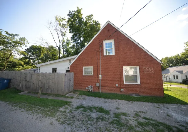 Photo 3 of Single family home for sale at 1501 Viola Ave, Mount Vernon, IL 62864 | MLS# 12710148 | Listing updated on 2026-08-27