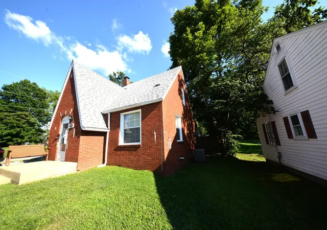 Photo 4 of Single family home for sale at 1501 Viola Ave, Mount Vernon, IL 62864 | MLS# 12710148 | Listing updated on 2026-08-27