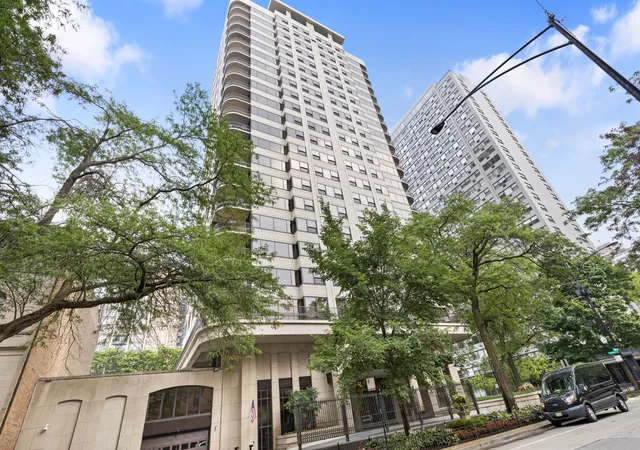 2nd image of 1501 N State Pkwy, Chicago, IL 60610