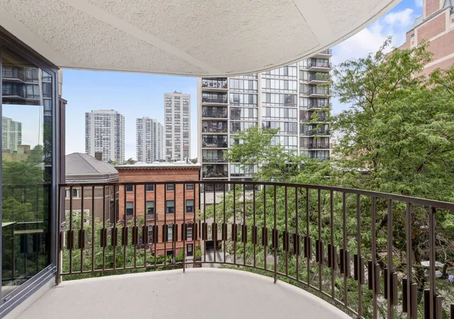 4th image of 1501 N State Pkwy, Chicago, IL 60610