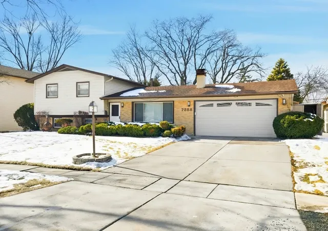2nd image of 7388 Coventry Ln, Hanover Park, IL 60133 | MLS# 12710339
