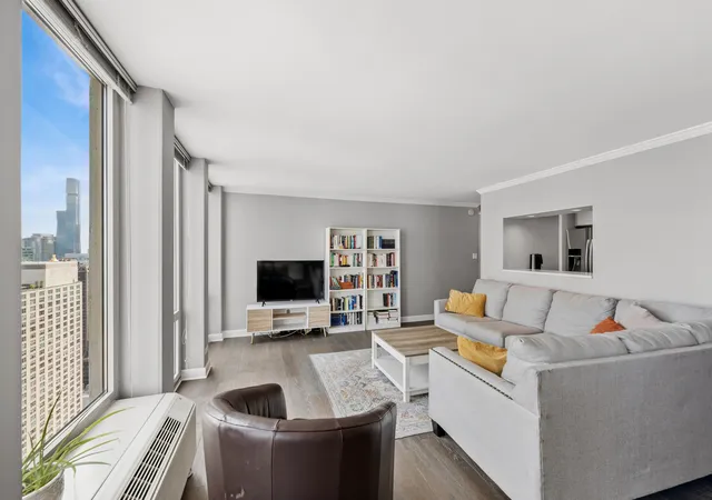 4th image of 111 E Chestnut St #47F, Chicago, IL 60611 | MLS# 12710345