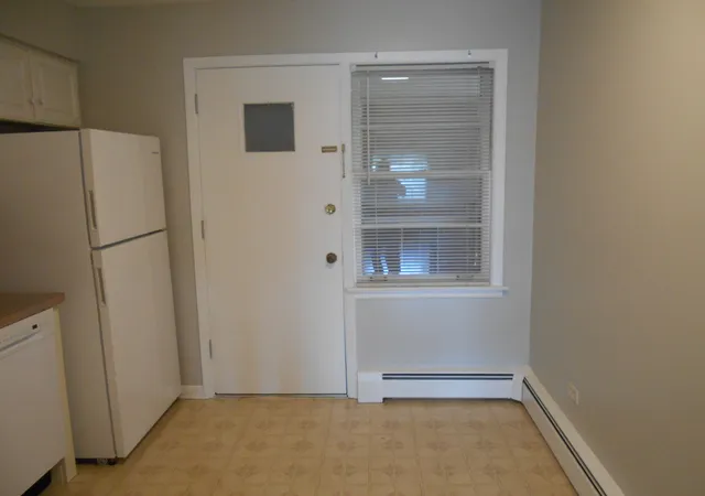 Listing Photo 2 - Condo for sale in building located at 2000 N Parkside Dr, Park Ridge, IL 60068 - Unit #2C