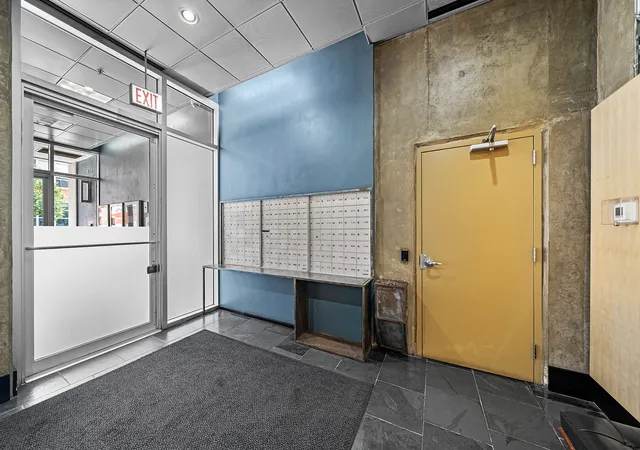 Listing Photo 2 - Condo for sale in building located at 700 W Van Buren St, Chicago, IL 60607 - Unit #1409