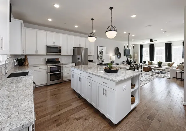 3rd image of 258 Mary Dr #04114, Schaumburg, IL 60193 | MLS# 12710478