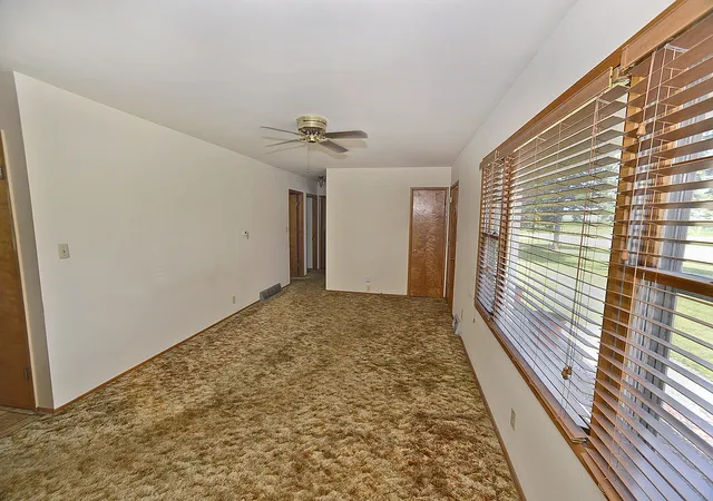 2nd image of 1104 N 29th Rd, Ottawa, IL 61350 | MLS# 12710577