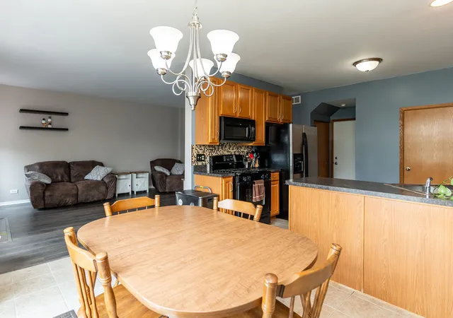 3rd image of 1128 Heron Cir, Joliet, IL 60431 | MLS# 12710660