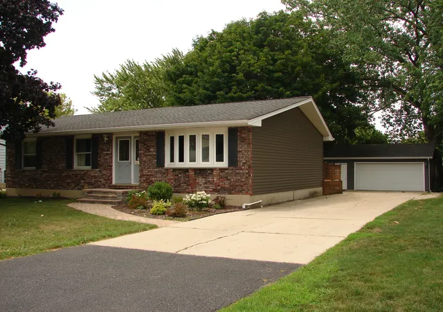 Photo 2 of Single family home for sale at 514 Garnett Ave, Winthrop Harbor, IL 60096 | MLS# 12710696 | Listing updated on 2026-09-06