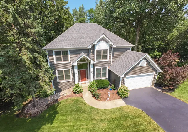 3rd image of 32 Riverbend Rd, Montgomery, IL 60538 | MLS# 12710699
