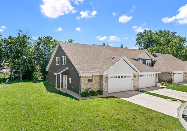 Townhouse for sale at 7428 Covington Dr, Justice, IL 60458 | MLS# 12710712