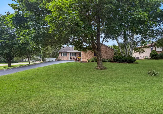 Photo 2 of Sale Pending at 3103 W Greenfield Dr, Freeport, IL 61032 | MLS# 12710748 | Listing updated on 2026-08-19