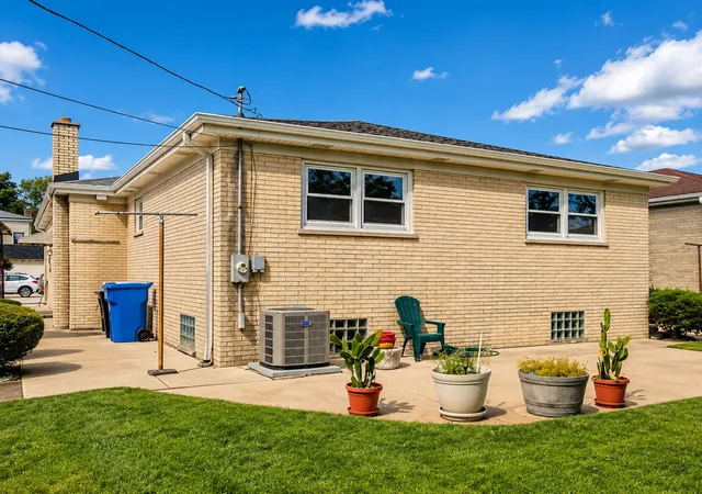 3rd image of 8414 W Brodman Ave, Chicago, IL 60656 | MLS# 12710771