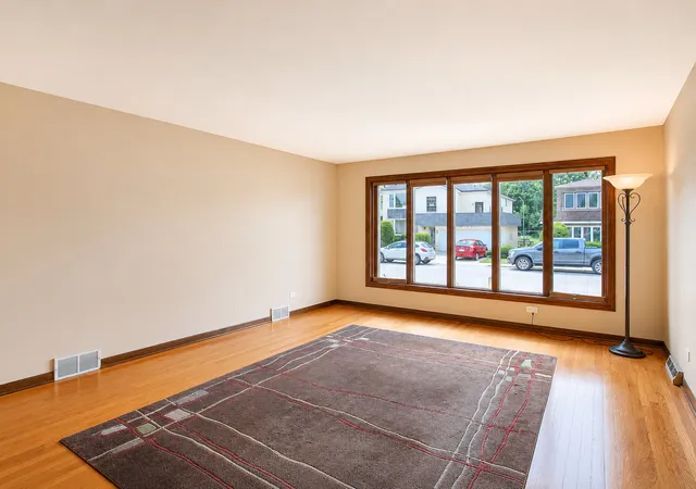 5th image of 8414 W Brodman Ave, Chicago, IL 60656 | MLS# 12710771