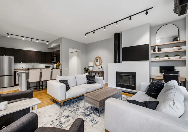 3rd image of 939 W Huron St #201, Chicago, IL 60642 | MLS# 12710803