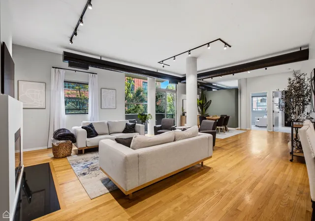 5th image of 939 W Huron St #201, Chicago, IL 60642 | MLS# 12710803