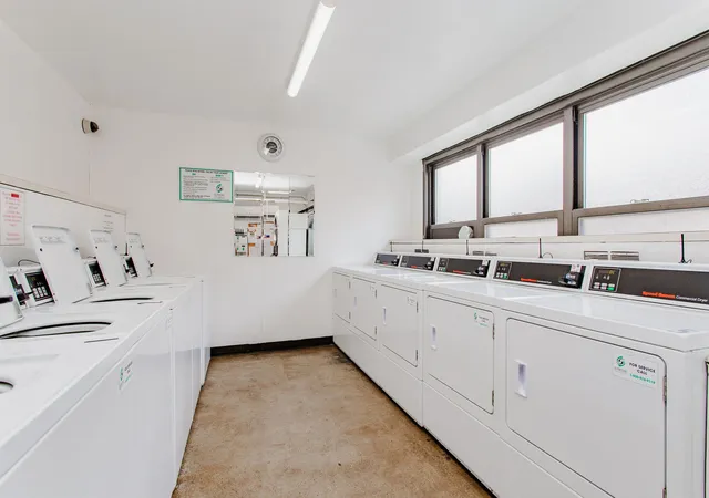 2nd image of 6118 N Sheridan Rd, Chicago, IL 60660