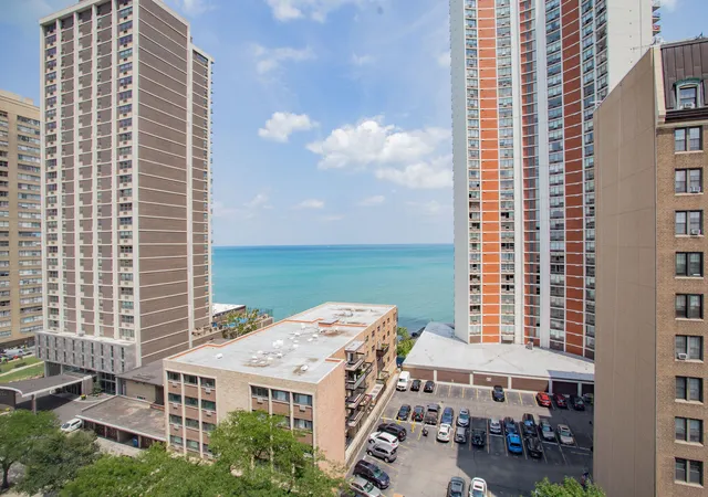 3rd image of 6118 N Sheridan Rd #1102, Chicago, IL 60660 | MLS# 12710966
