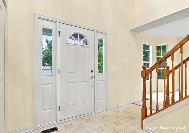 2nd image of 317 Talismon Dr, Crystal Lake, IL 60012 | MLS# 12711035