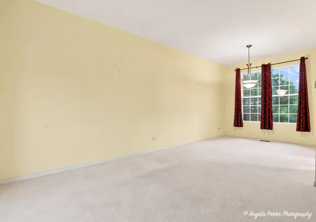 5th image of 317 Talismon Dr, Crystal Lake, IL 60012 | MLS# 12711035