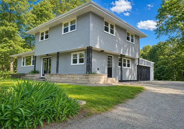 2nd image of 1401 Oakleaf Dr, St. Anne, IL 60964 | MLS# 12711068