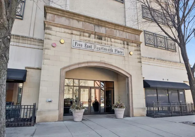 2nd image of 5 E 14th Pl #1705, Chicago, IL 60605 | MLS# 12711122