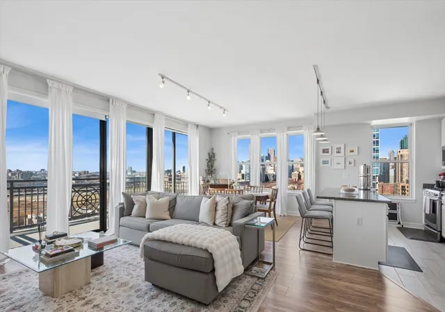 3rd image of 5 E 14Th Pl #1705, Chicago, IL 60605 | MLS# 12711122