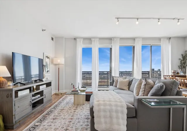 5th image of 5 E 14Th Pl #1705, Chicago, IL 60605 | MLS# 12711122
